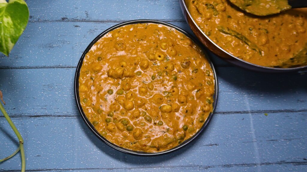 makhana matar gravy