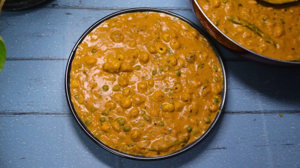 makhana matar curry