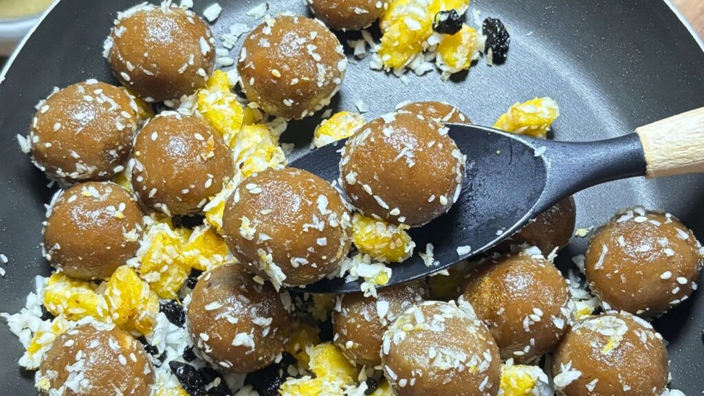 Steamed rice jaggery snack 